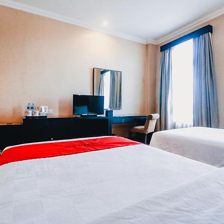 Reddoorz Premium @Jalan Jendral Sudirman Palembang Hotel Exterior foto