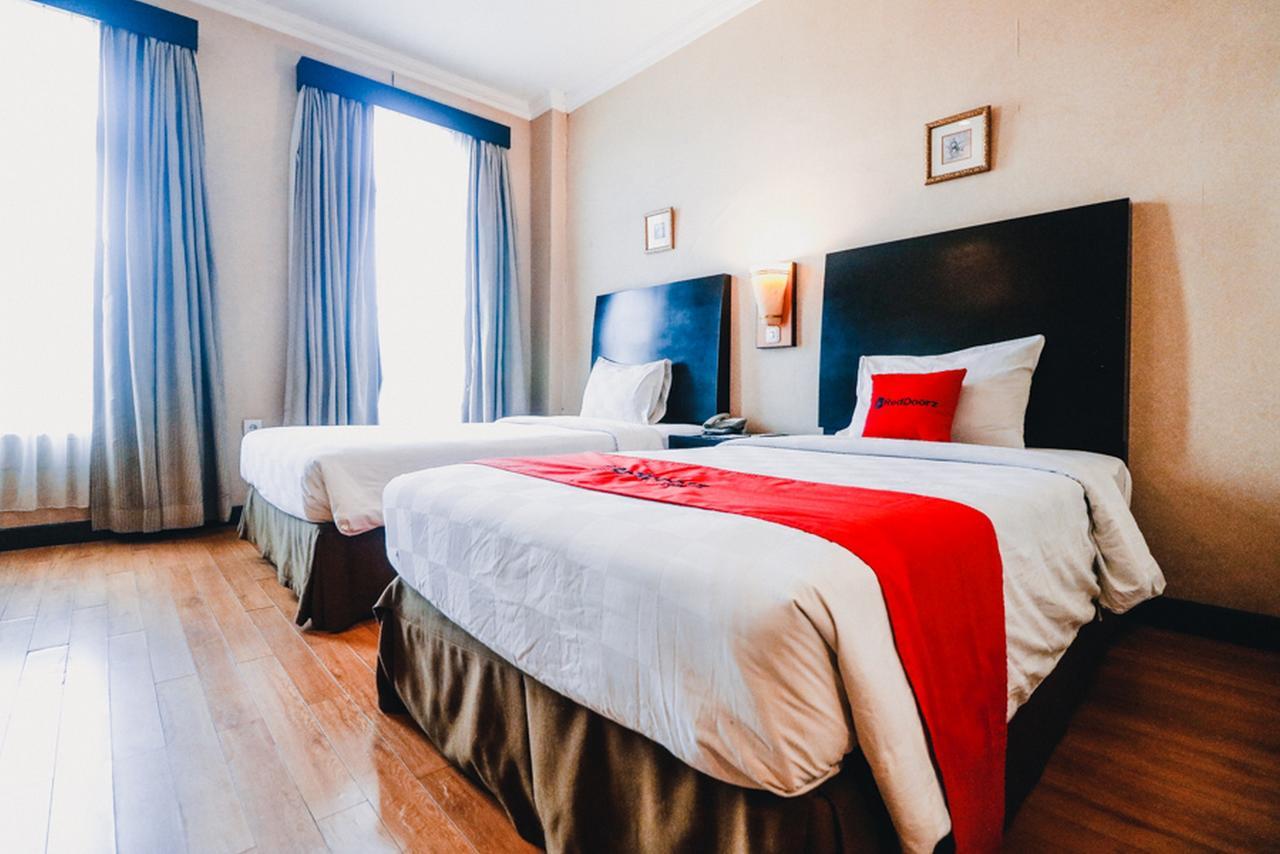 Reddoorz Premium @Jalan Jendral Sudirman Palembang Hotel Exterior foto